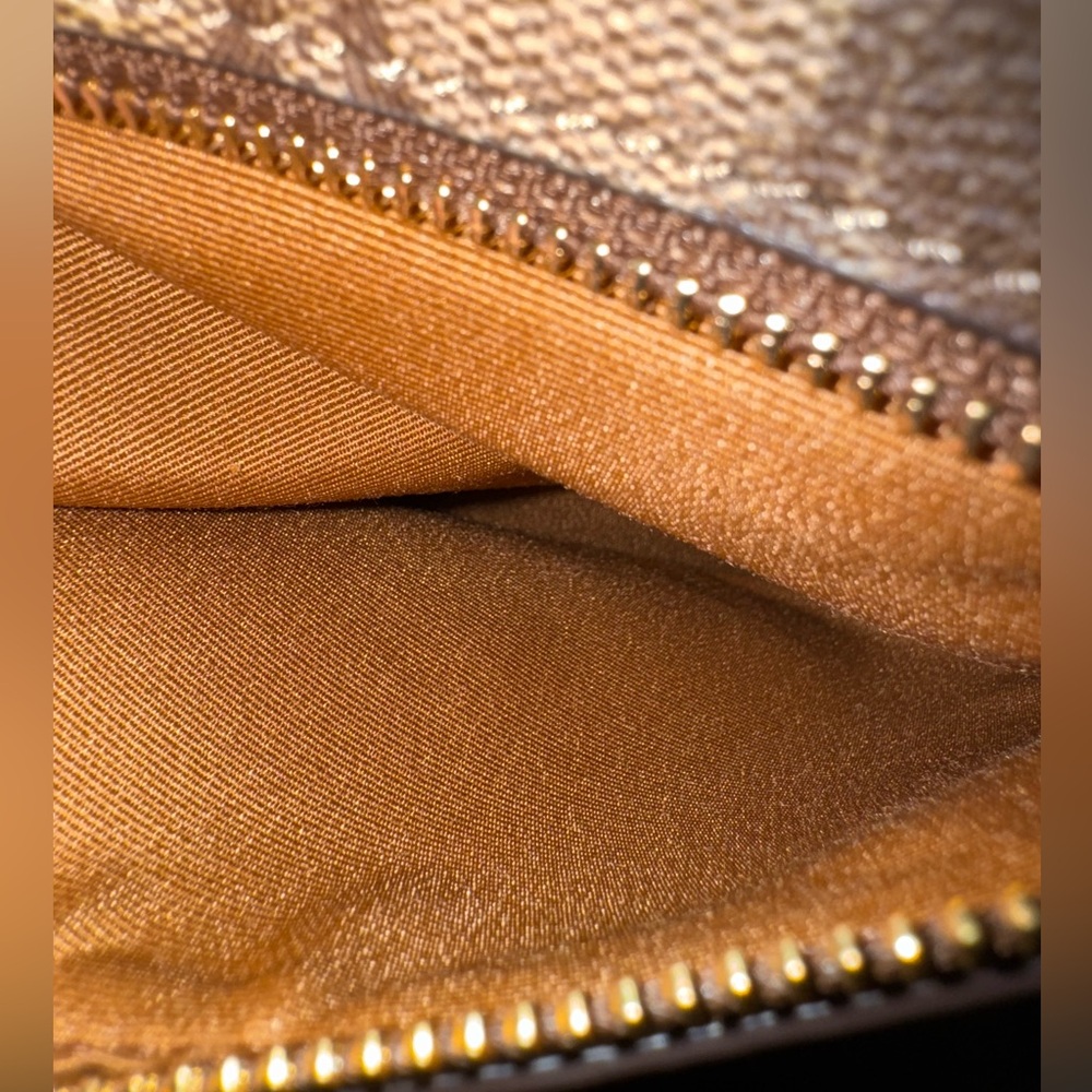 COACH Mini Rowan File Bag in Signature Canvas With Snowflake Print NWT $278 MSRP - Picture 7 of 8